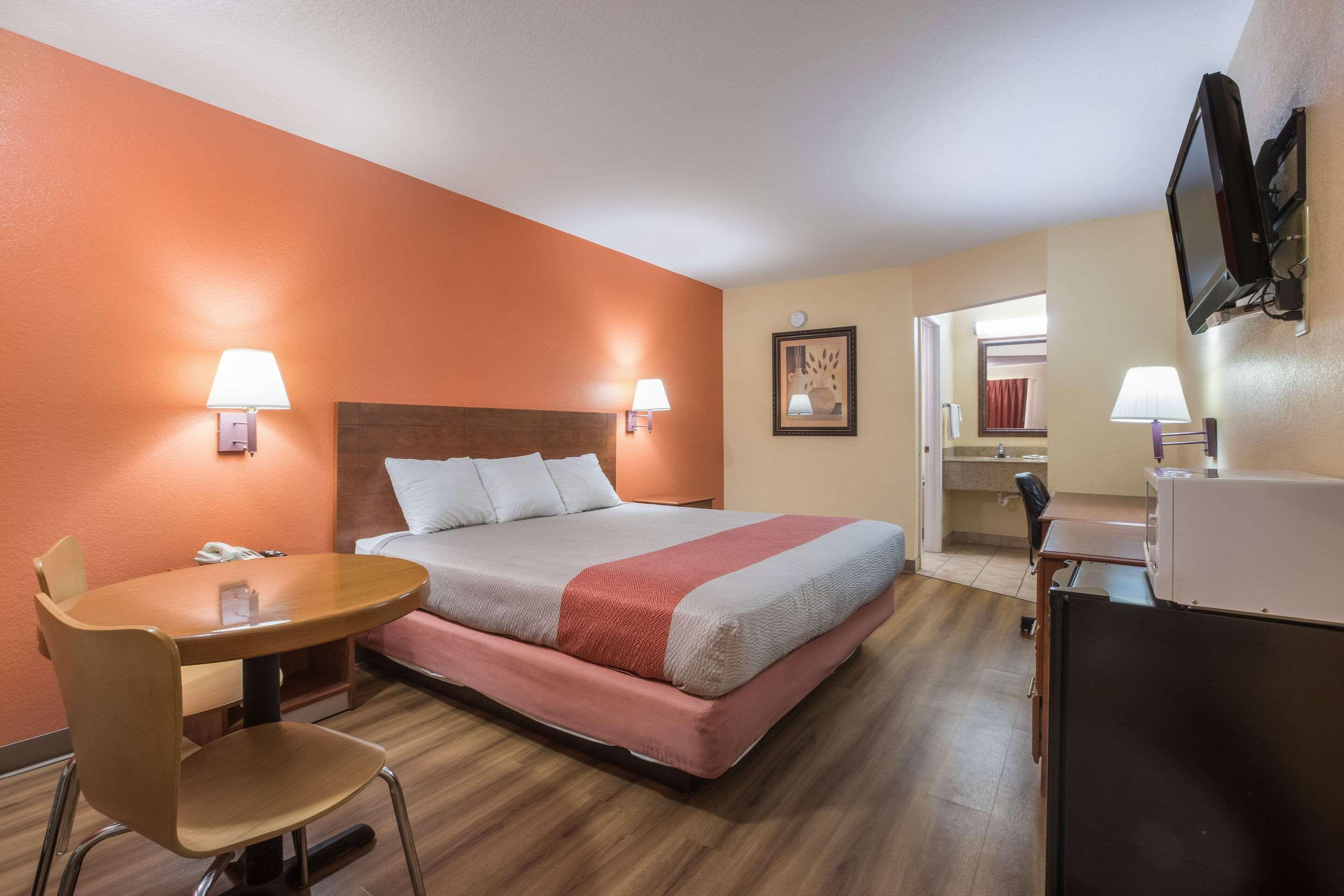 Rodeway Inn & Suites Macon Exteriör bild