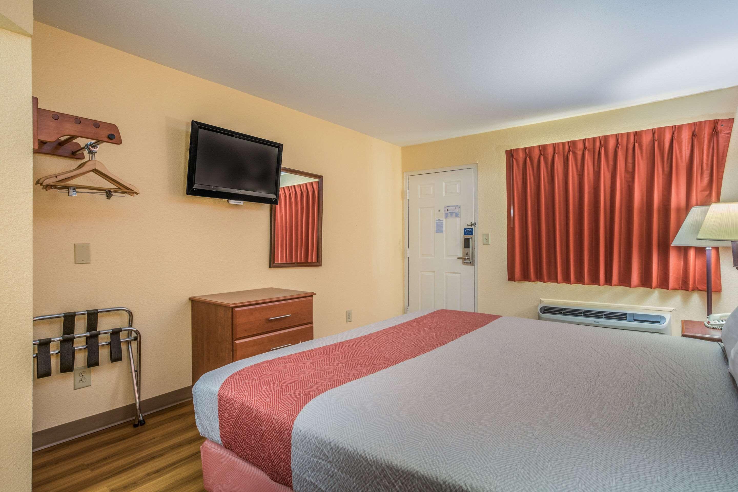 Rodeway Inn & Suites Macon Exteriör bild