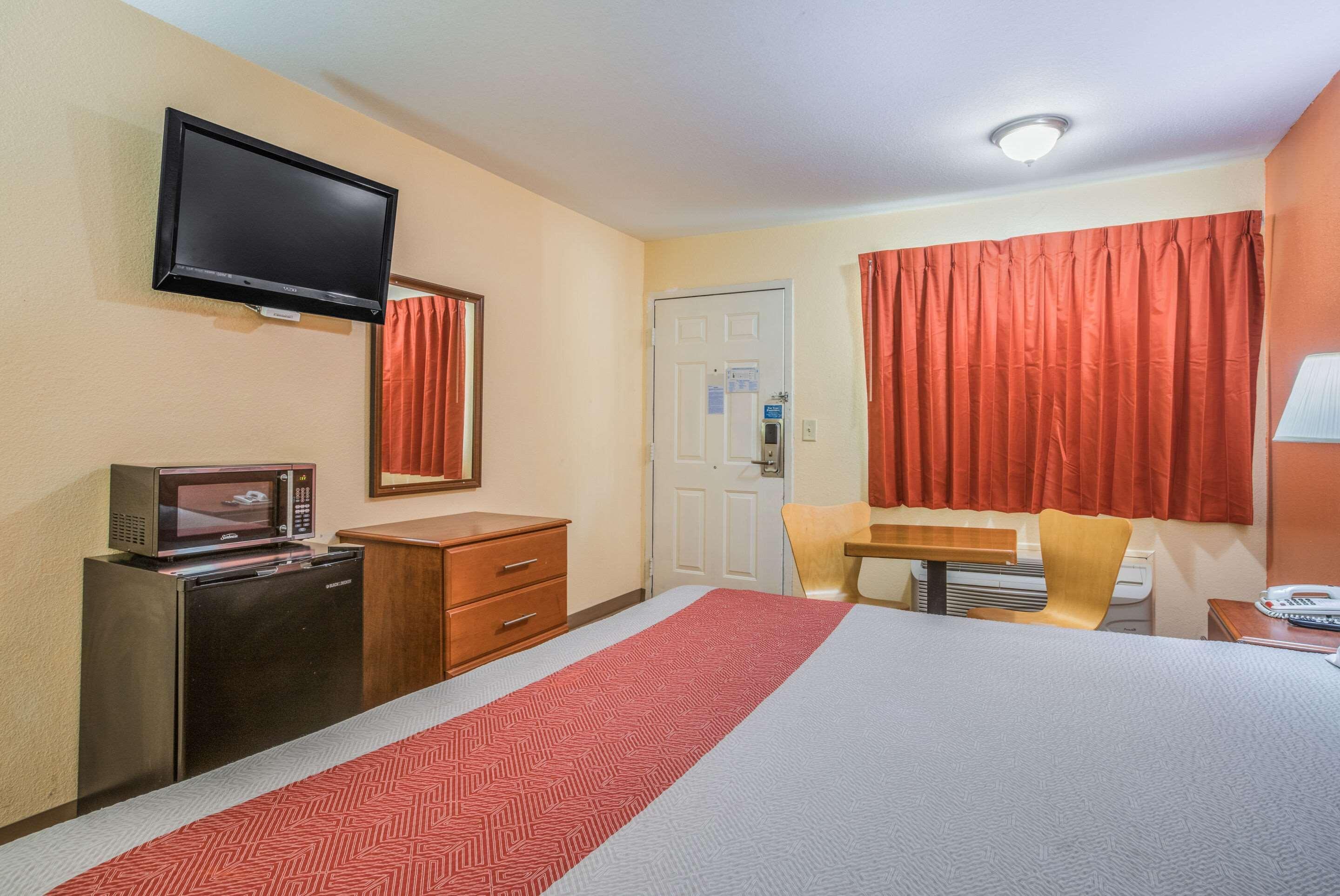 Rodeway Inn & Suites Macon Exteriör bild