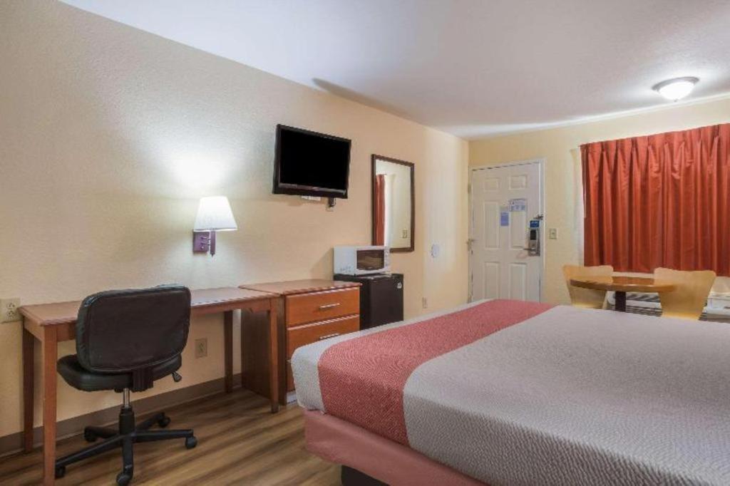 Rodeway Inn & Suites Macon Exteriör bild