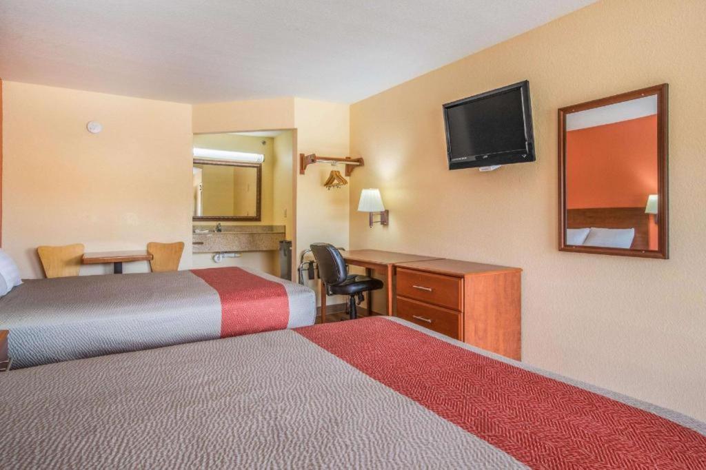 Rodeway Inn & Suites Macon Exteriör bild
