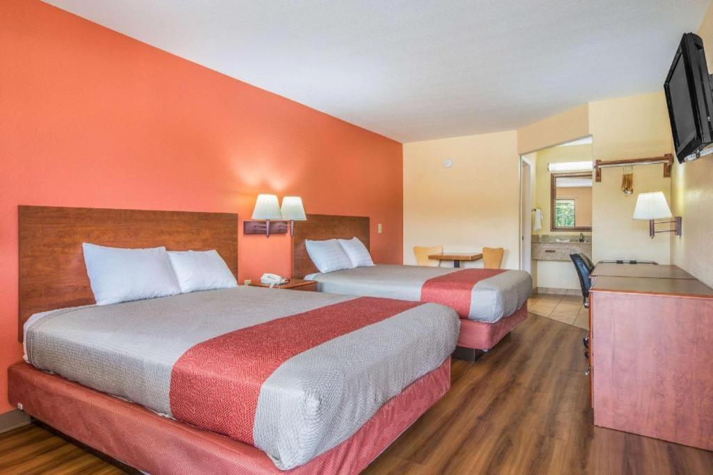 Rodeway Inn & Suites Macon Exteriör bild