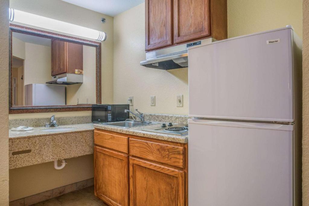 Rodeway Inn & Suites Macon Exteriör bild