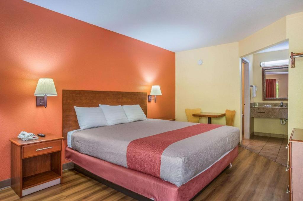 Rodeway Inn & Suites Macon Exteriör bild