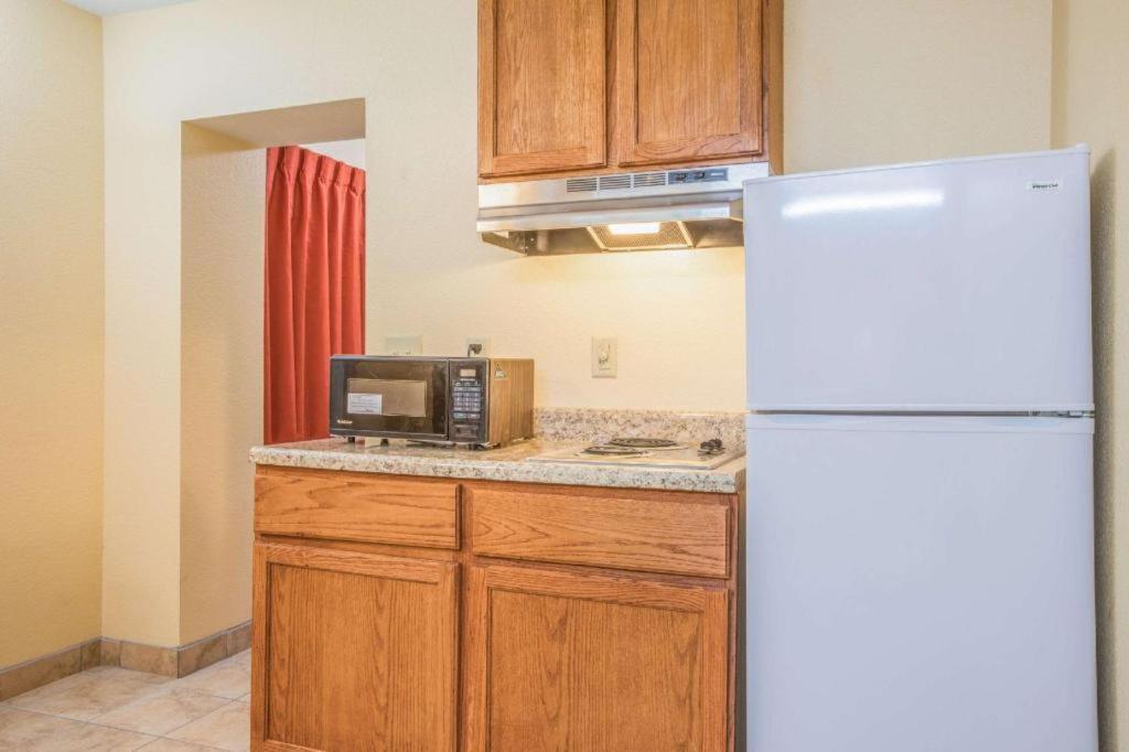 Rodeway Inn & Suites Macon Exteriör bild