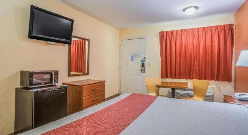 Rodeway Inn & Suites Macon Exteriör bild