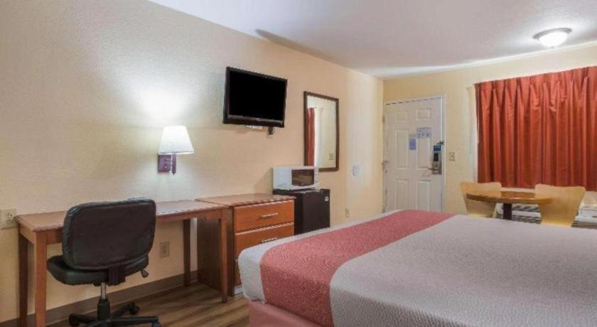 Rodeway Inn & Suites Macon Exteriör bild
