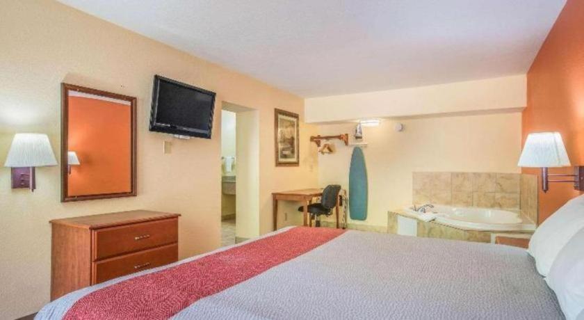 Rodeway Inn & Suites Macon Exteriör bild