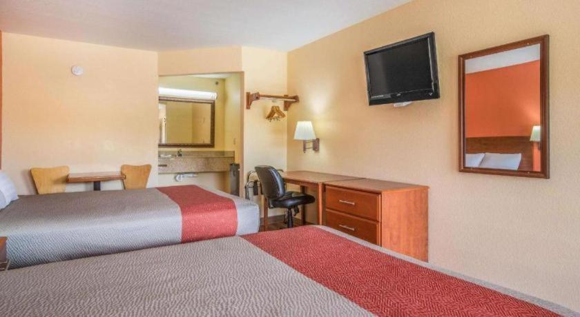 Rodeway Inn & Suites Macon Exteriör bild